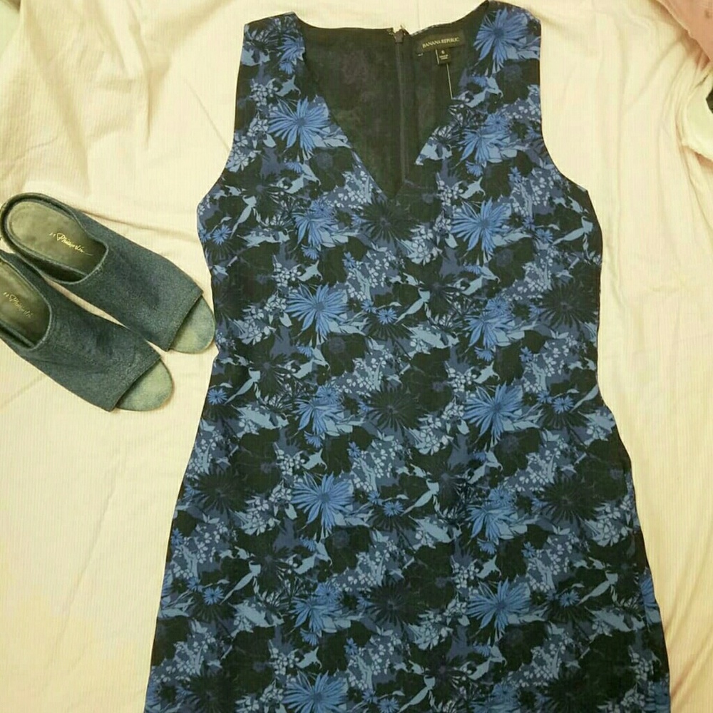 *NWT* Banana Republic Floral Shift Dress